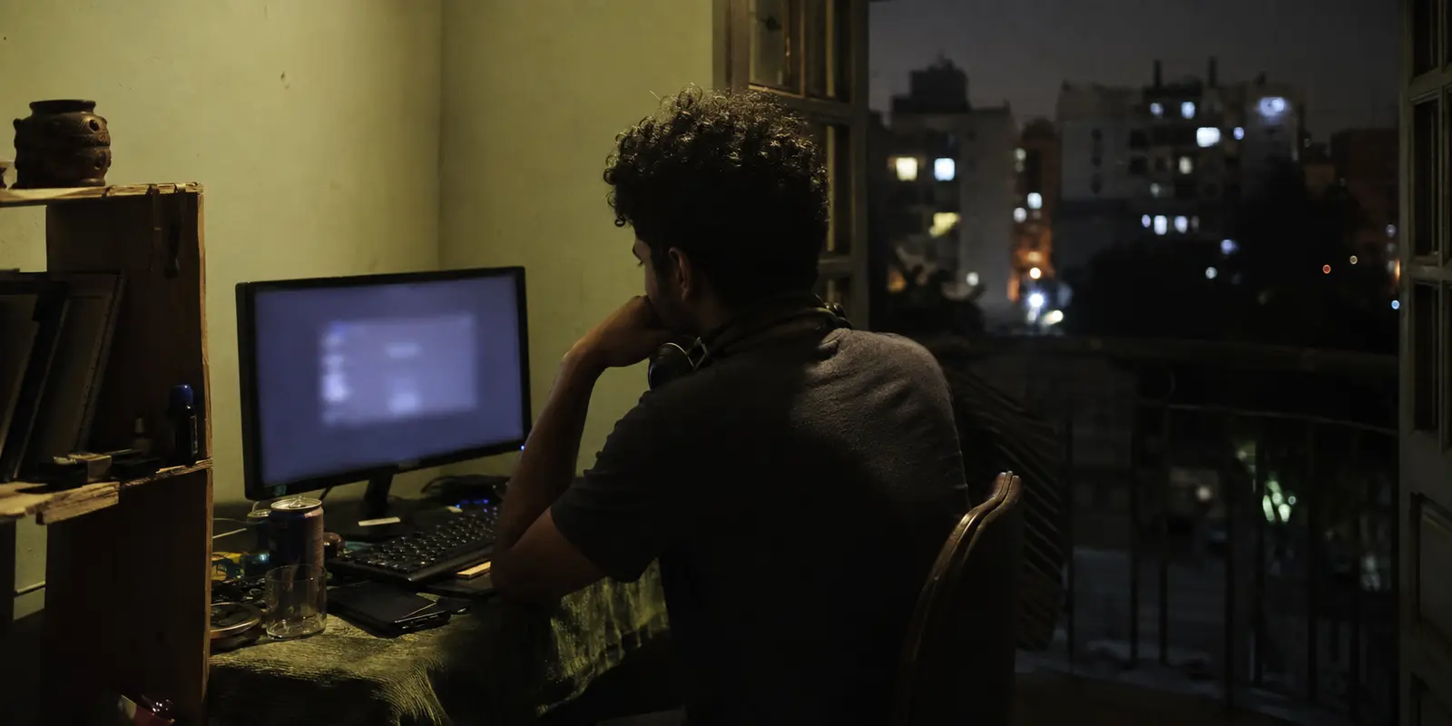 لماذا لا يحل تغيير DNS حجب التطبيقات دائمًا؟ لأن المشكلة قد تبدأ بعد العثور على العنوان