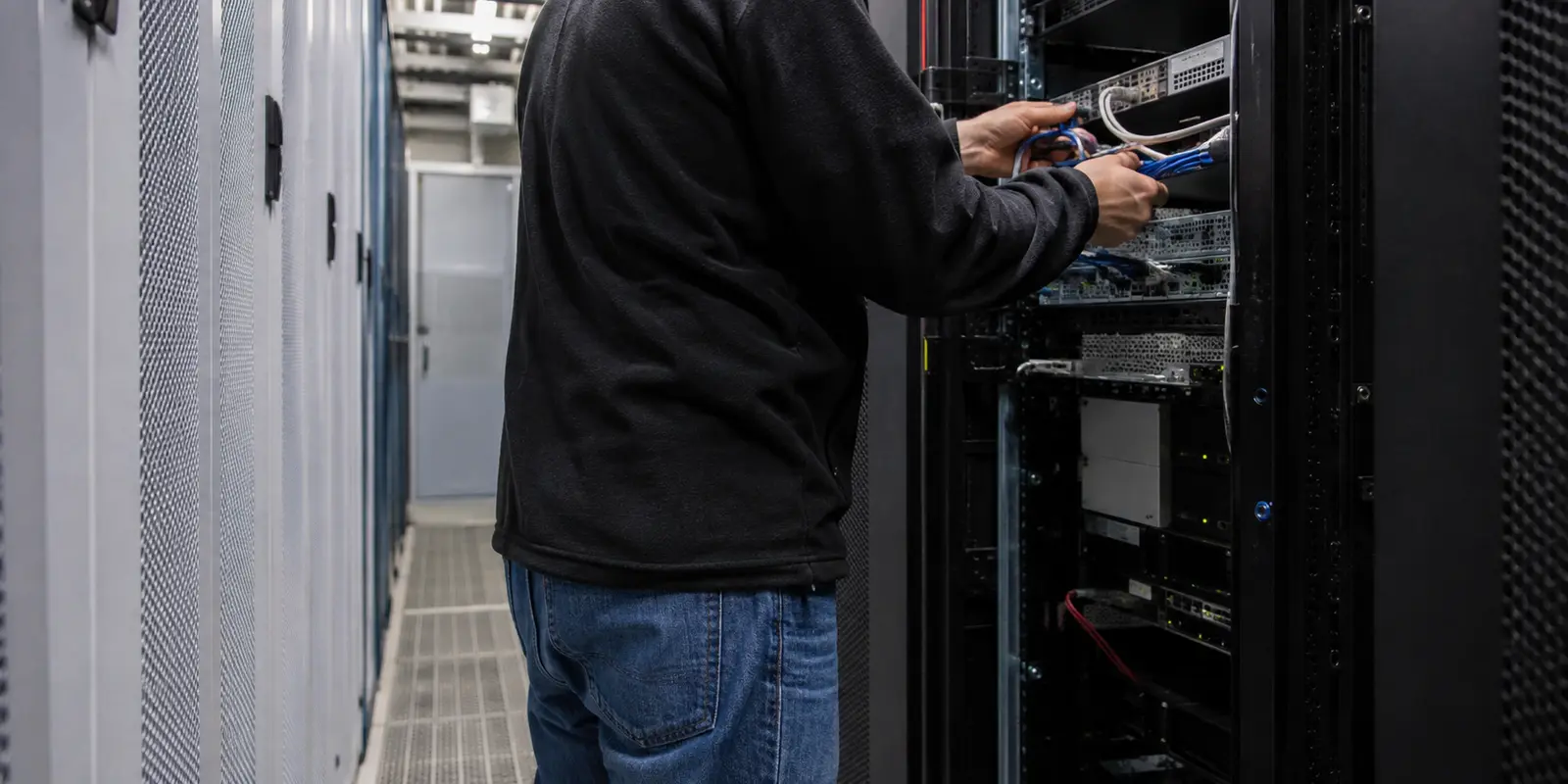 VPN تجاري مموه أم VPS خاص؟ في الشبكات المقيدة، من يحافظ على الاتصال أهم ممن يملك الخادم